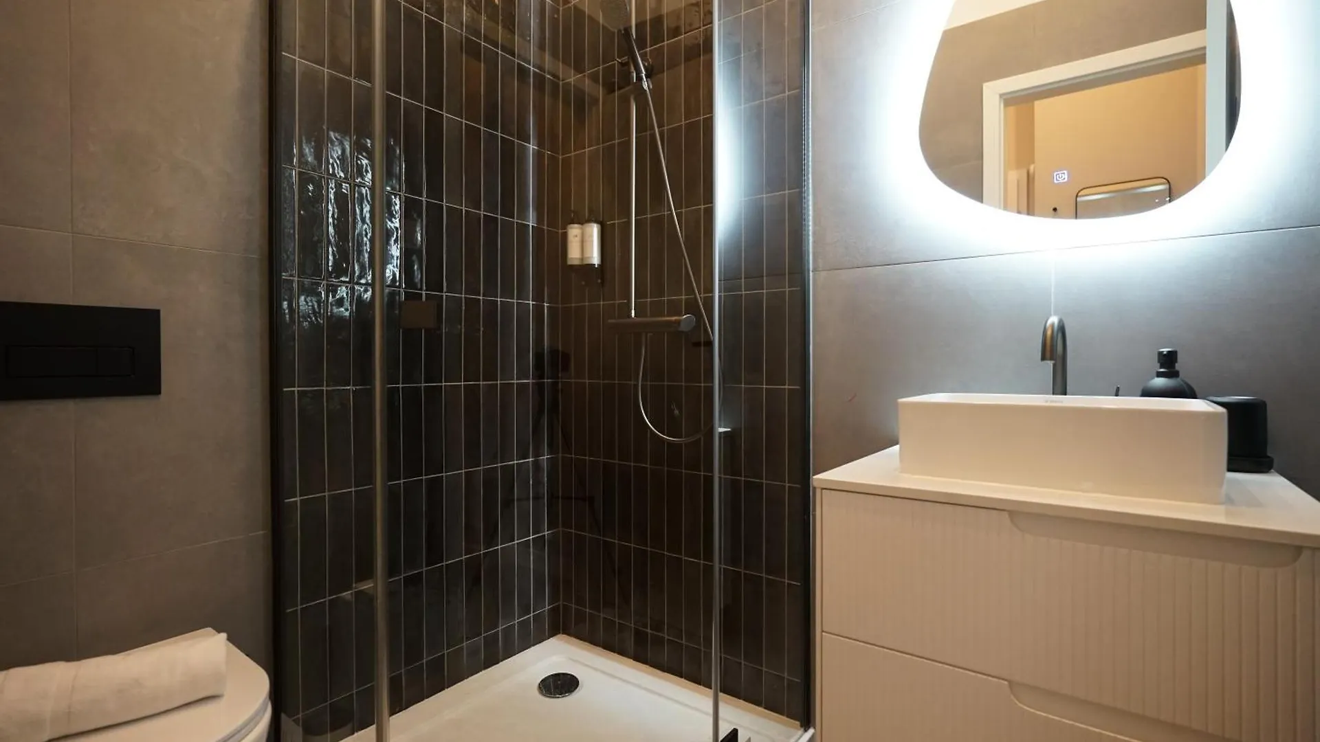 Apartment S7 - Sip Downtown Hideaway - Best Location By Bqa Budapest Hungary
